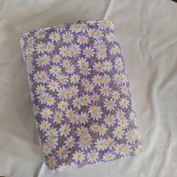 Light Purple With Daisy book sleeve - Picture 2 of 4